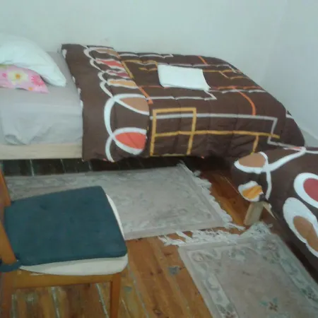 Shangri-la Hostel *