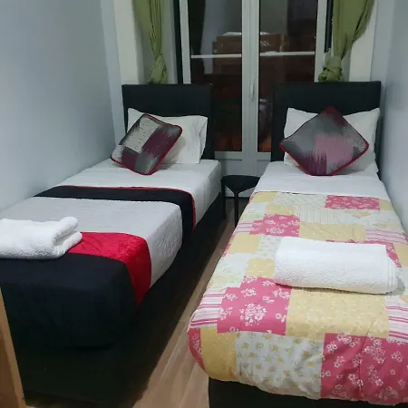 Shangri-la Hostel *