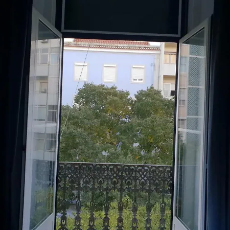 香格里拉旅舍 *